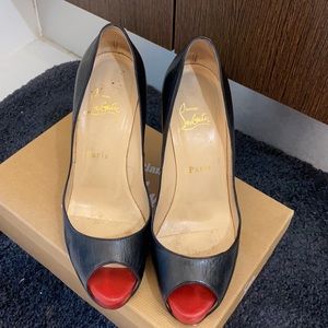 Christian Louboutin Décolleté 868. Black heel with toe in red. Used. Size 38.5